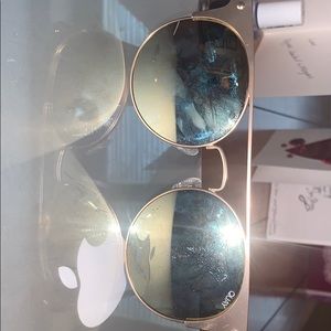 Quay Australia “in the crowd” GOLD